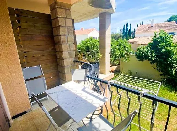 F2 4 Pers 5min Commerce Plages *