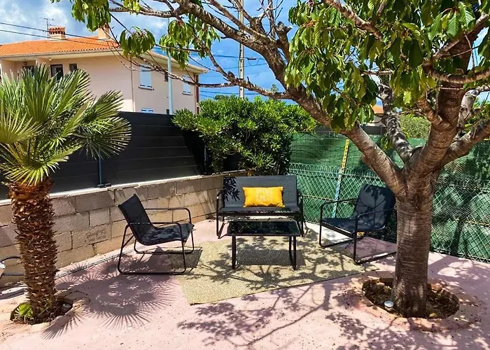 F2 4 Pers 5min Commerce Plages Apartamento *