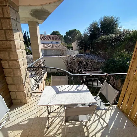 F2 4 Pers 5min Commerce Plages *