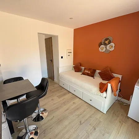 F2 4 Pers 5min Commerce Plages Apartment